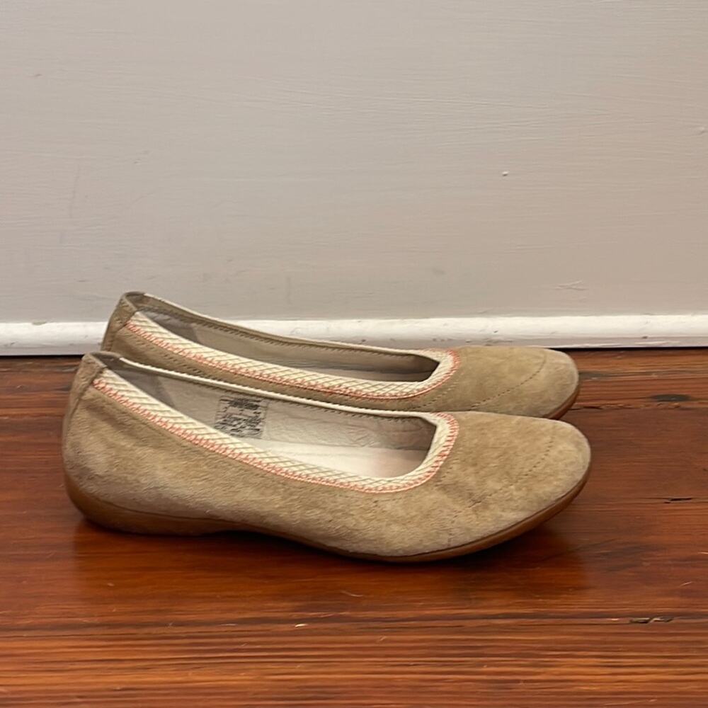 Patagonia suede comfort slip on round toe ballet flats sz 8